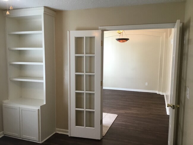 Foto del edificio - 8745 Edgebrook Ct