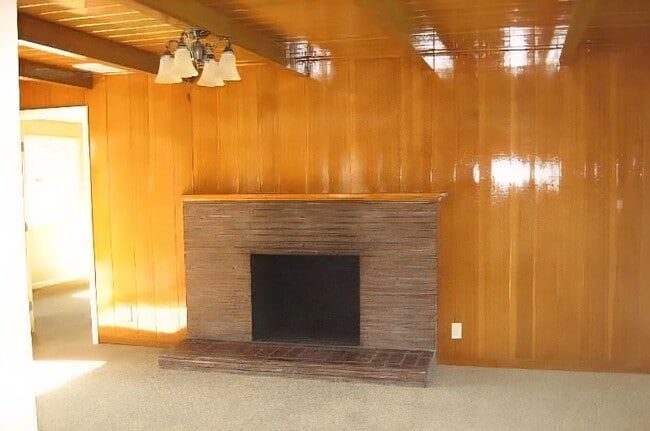 Building Photo - 868 Charles Ave S