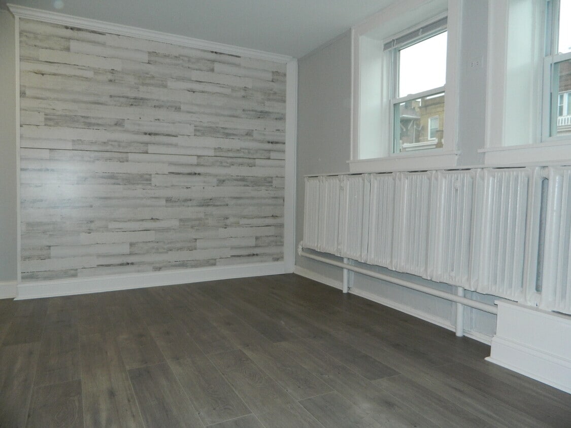 Living Room - 2517 W Gunnison St