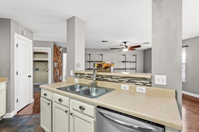 Foto del edificio - 208 Rock Hound Ln