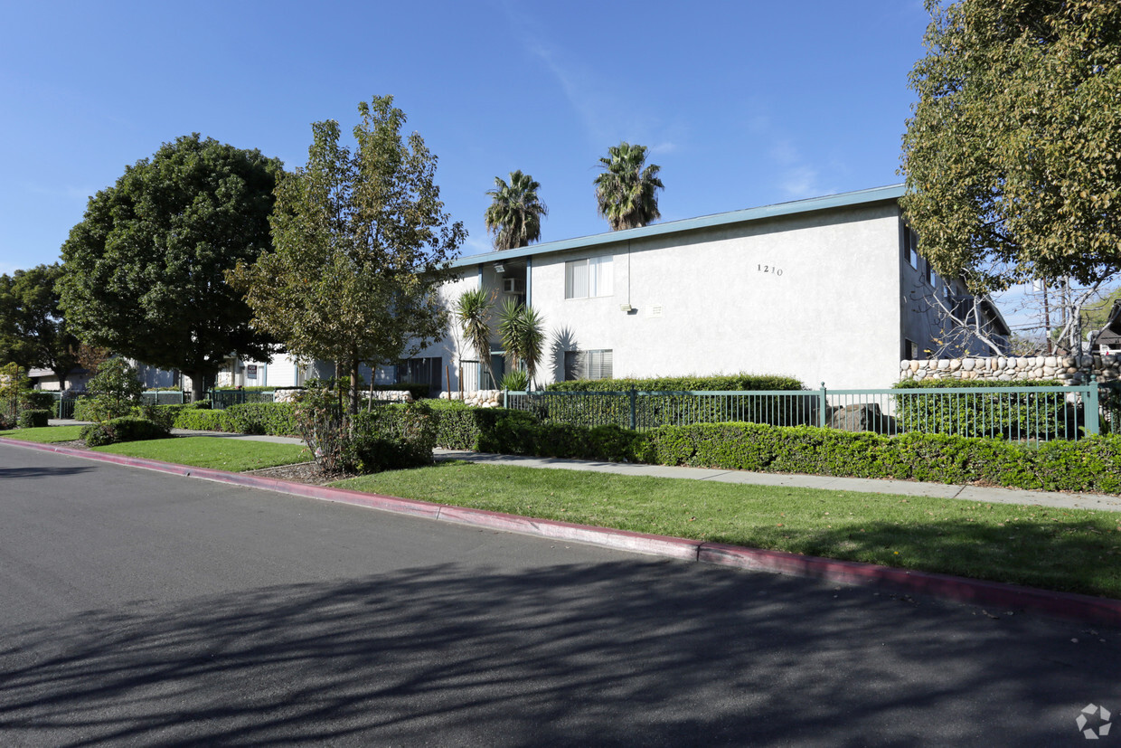 Building Photo - 1210 W Stoneridge Ct