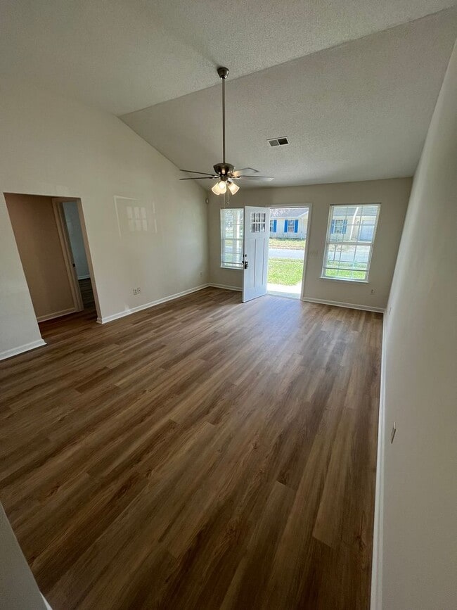 Foto del edificio - Move-in Ready! Charming 3 Bedroom 2 Bathroom home in Effingham County, GA