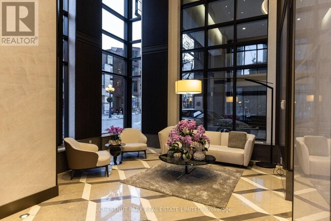 Building Photo - 68 Yorkville Ave