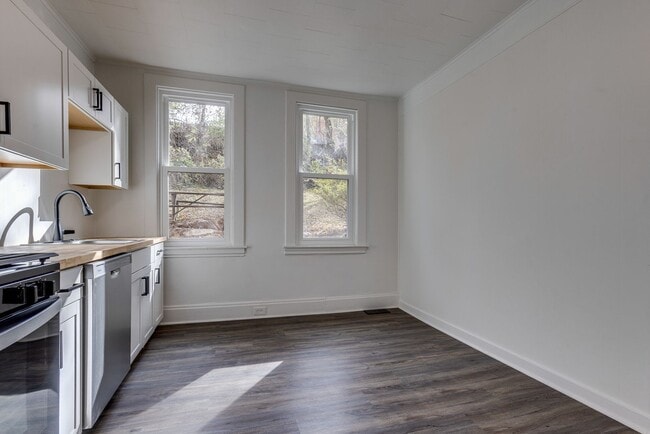 Foto del edificio - Fully Renovated 2BR Home in Mt. Washington...