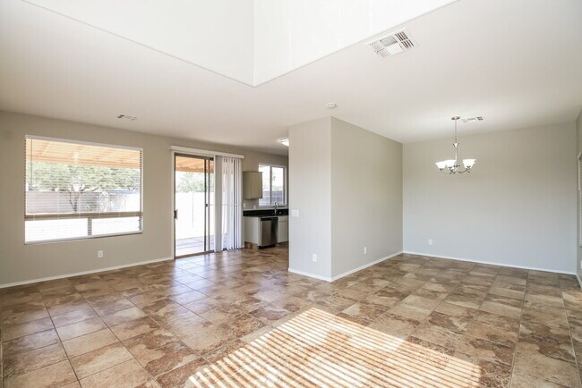 Foto del edificio - 1410 E June St