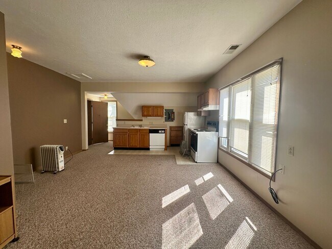 Foto del edificio - Peteyboy Properties LLC-437 W Jackson A &amp; B