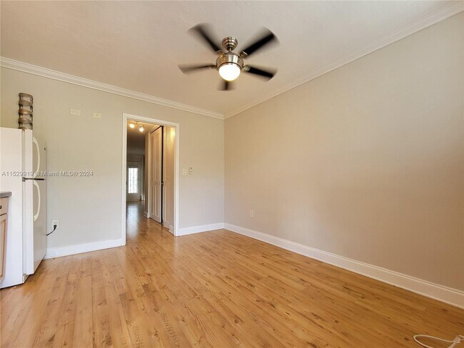 Building Photo - 441 Collins Ave