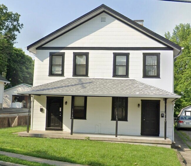 Building Photo - 205 E Columbia Ave