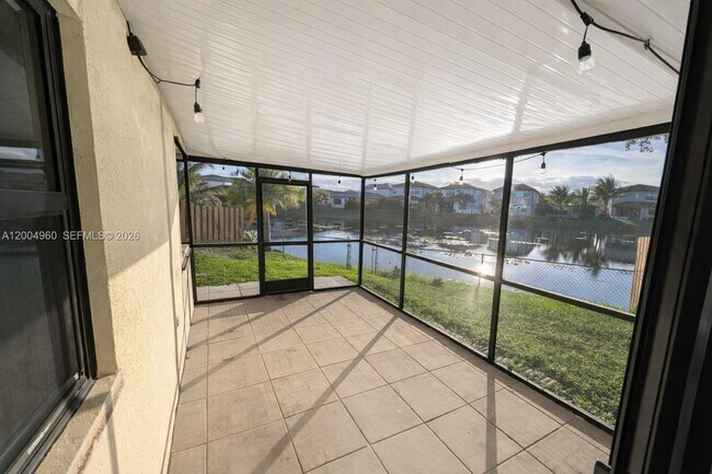 Foto del edificio - Southwest 113th Terrace, Pembroke Pines, FL 33025 - 2 BR 2 BA single-family home
