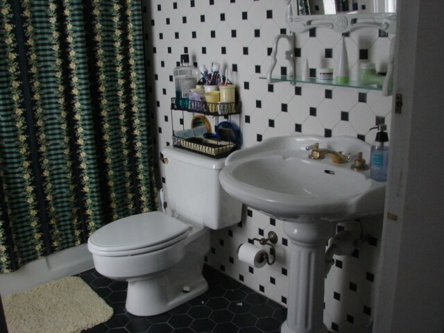 baño completo-piso 2 - 3 Cherry Hl