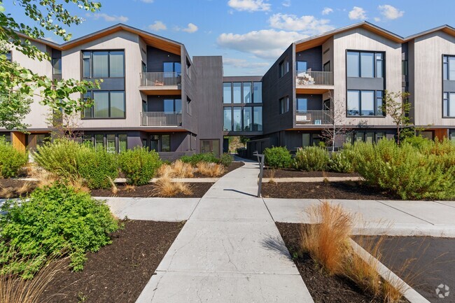 Building Photo - Range Apartments