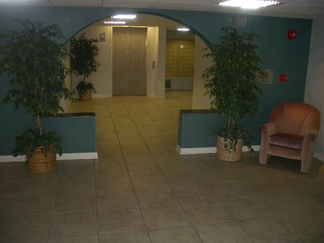 Foto del edificio - 7211 Cozycroft Ave