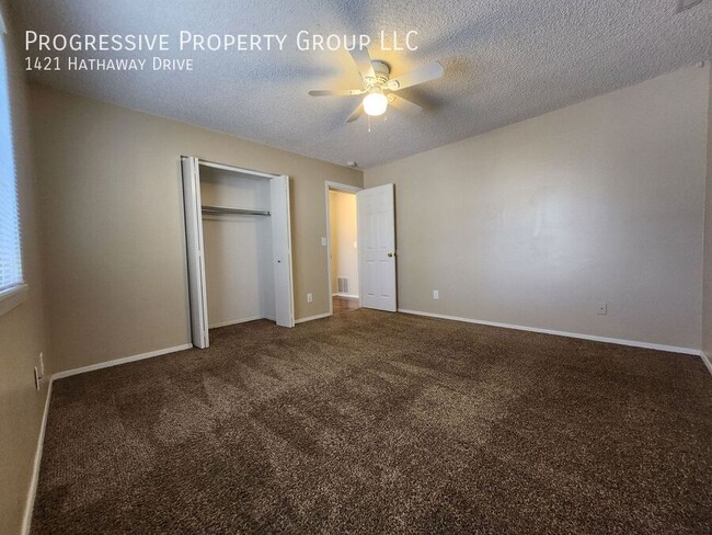 Building Photo - 1421 Hathaway Dr