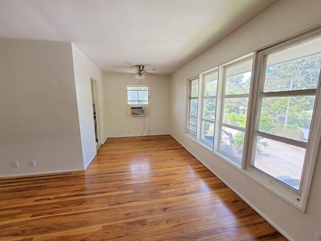 Building Photo - 1722 Raymond Hill Rd