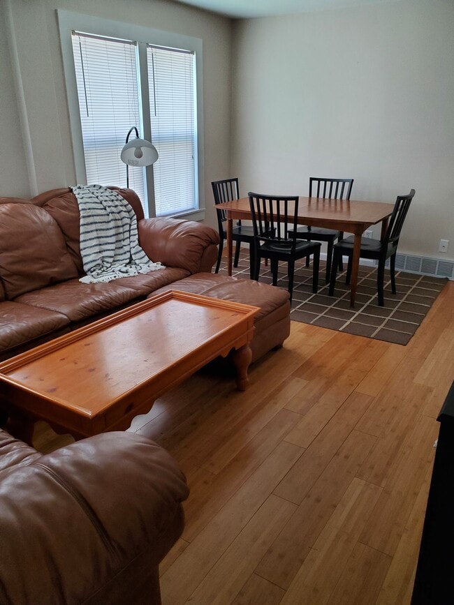 dining area - 934 Water St