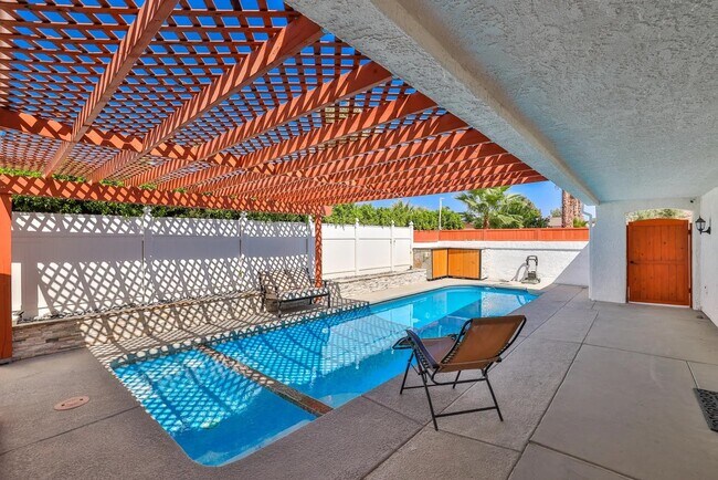 Foto del edificio - 42020 Tennessee Ave