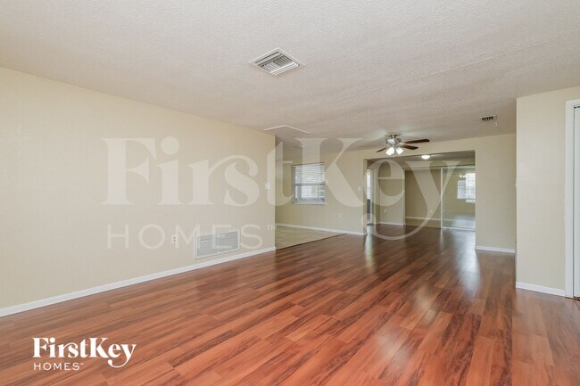 Foto del edificio - 3206 Coldwell Dr