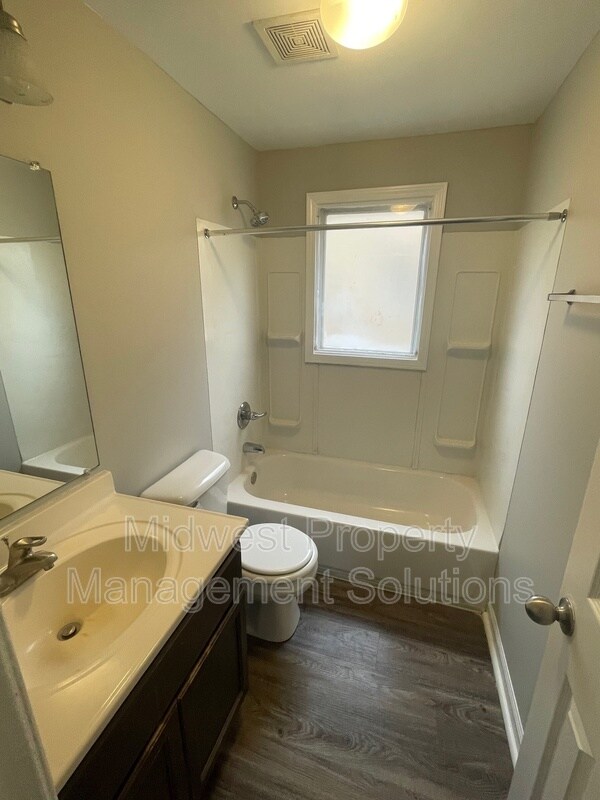 Foto del edificio - 1835 E 8th St