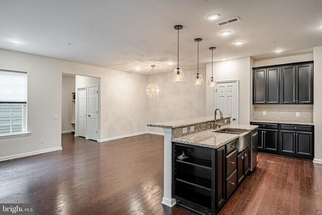 Building Photo - 720 Sun Valley Ct