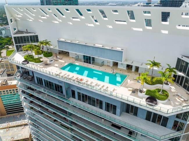 Foto del edificio - 1300 Brickell Bay Dr