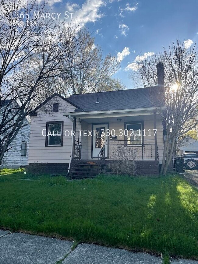 Building Photo - Three bedroom one bathroom home for rent