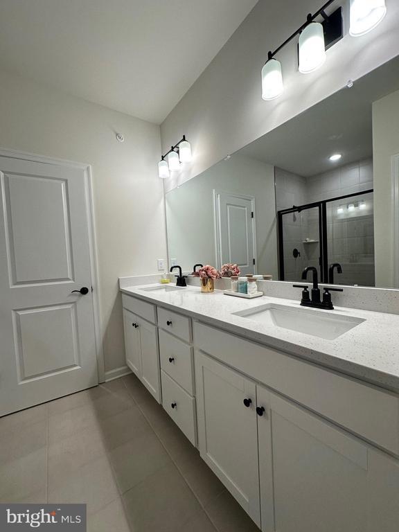 Building Photo - 807 Shay Ct