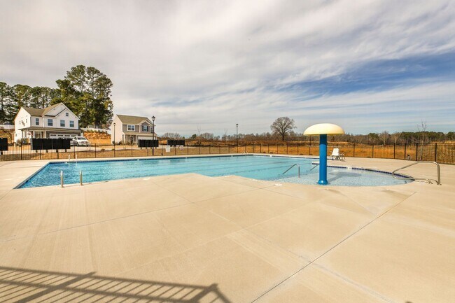 Building Photo - $1000 off July 2024 - Available NOW-  Beau...