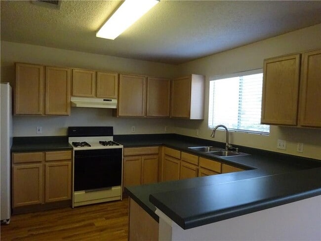 Building Photo - 1908 Lantana Dr