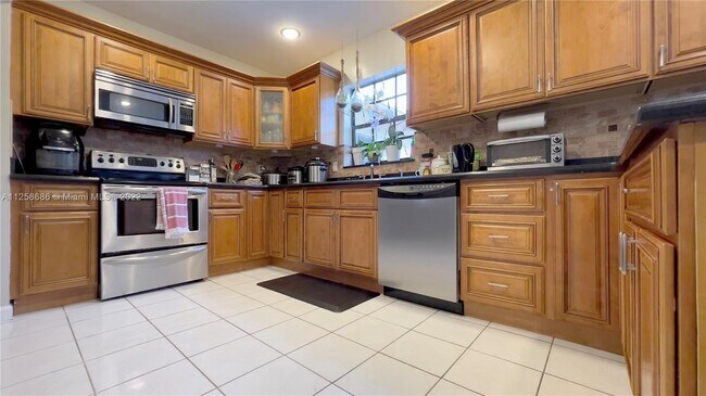Building Photo - 14465 SW 96th Ave