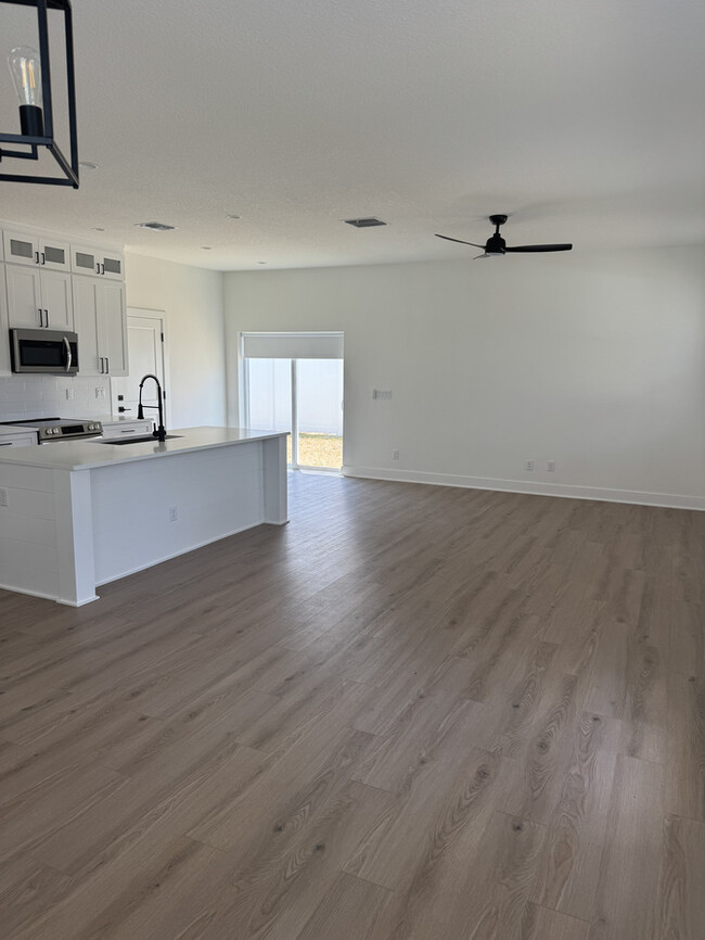 Foto del edificio - Brand new home