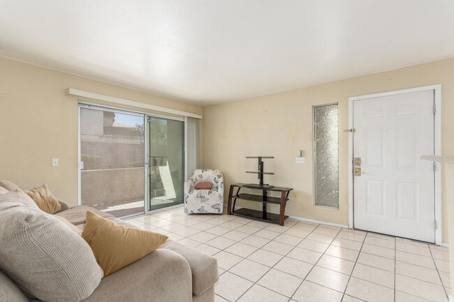 Building Photo - First Floor Condo 2-Bedrooms 2-Bathrooms!