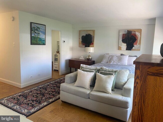 Foto del edificio - 1200 N Nash St