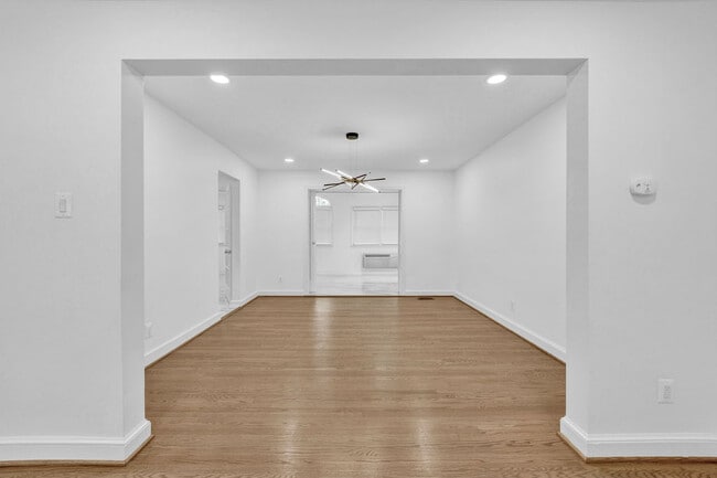 Building Photo - 3050 Chestnut St NW
