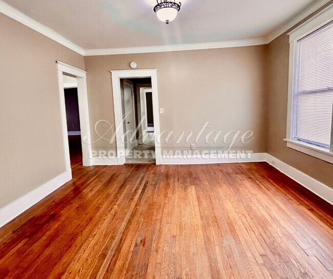 Building Photo - Modern 3 Bedroom and 2 Bathroom Home For R...