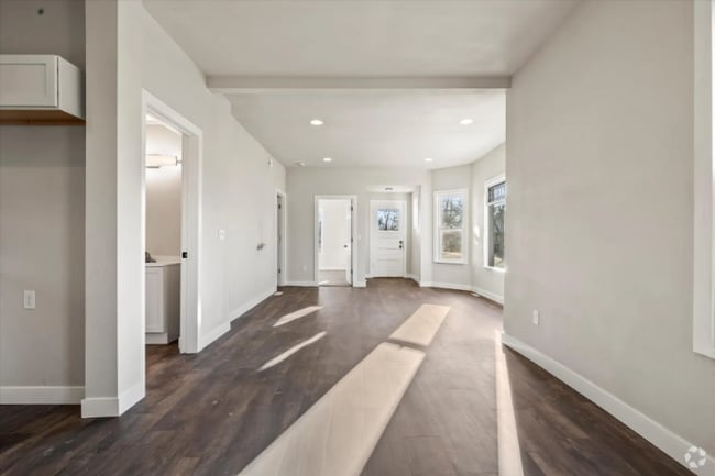 Building Photo - 224 Doty St