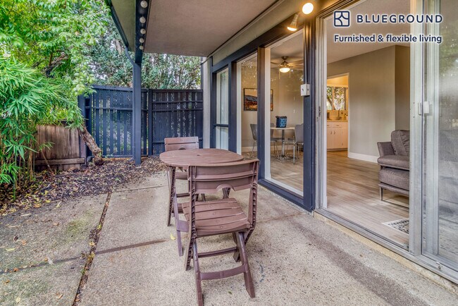 Foto del edificio - 801 Middlefield Rd