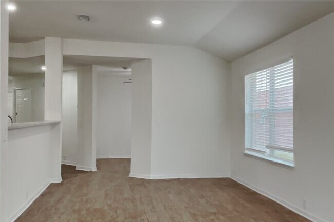 Building Photo - 10414 Falling River Dr