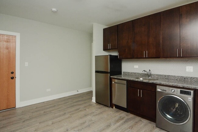 Building Photo - 445 W Belden Ave