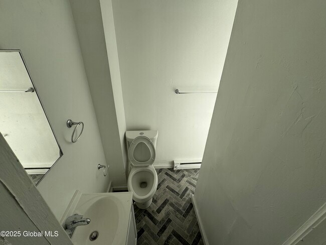 Foto del edificio - 663 2nd Ave