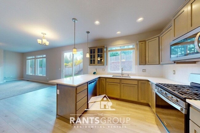 Building Photo - Modern 3-Bed Home in Steilacoom Ridge w/ AC, Fenced Yard and Easy Commute to JBLM!