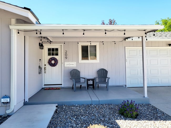 Building Photo - 209 Sandstone Dr