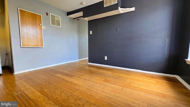 Building Photo - 2033 E York St
