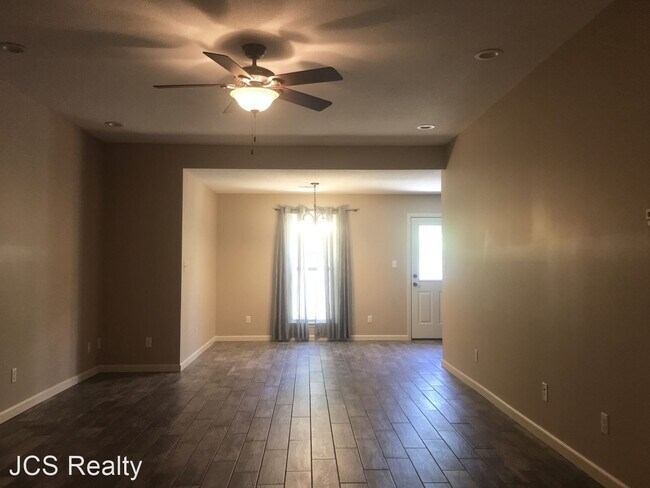Building Photo - 3 br, 2 bath House - 323 S Oak Street
