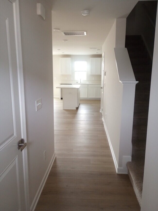 Building Photo - "Charming 3-Bed Townhouse Retreat with 2.5 Baths in Fountain Inn!"