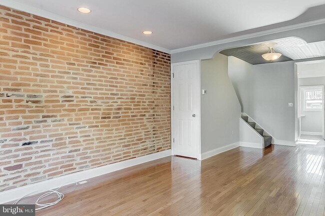 Building Photo - 2721 Hudson St