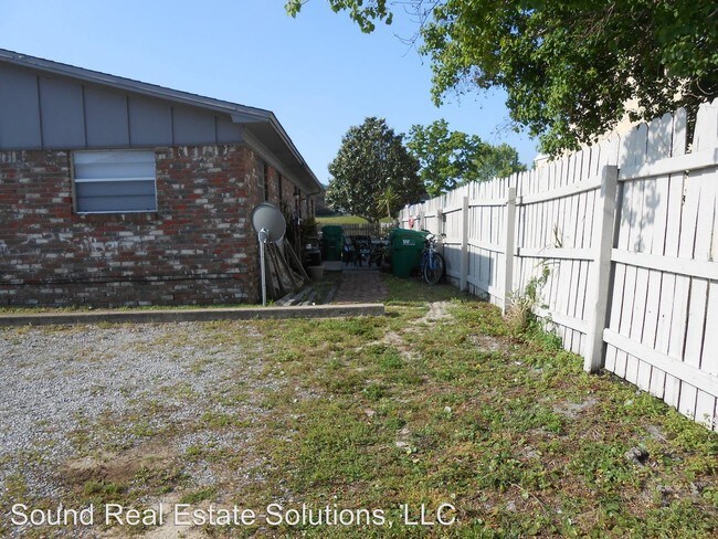 Building Photo - 2 br, 1 bath House - 203 Beach Drive, Unit 4
