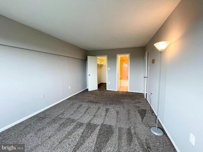 Building Photo - 2500 N Van Dorn St