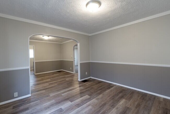 Foto del edificio - 1419 W 22nd St