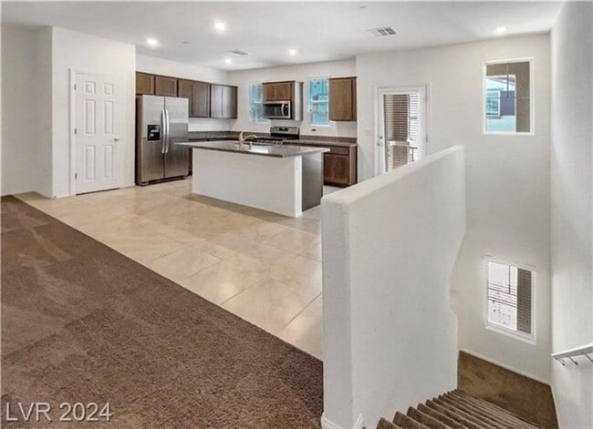 Building Photo - Your Dream Townhome Awaits!