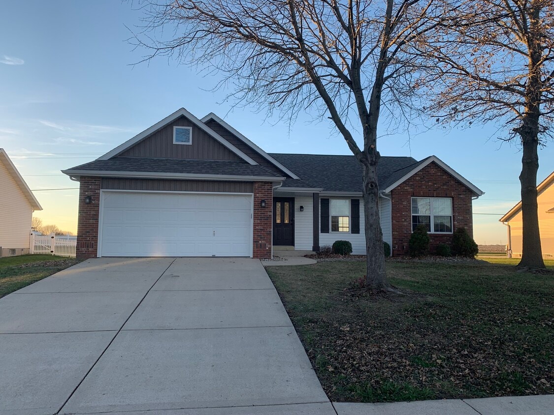 41 Oakbrooke, Troy, IL 62294 House Rental in Troy, IL